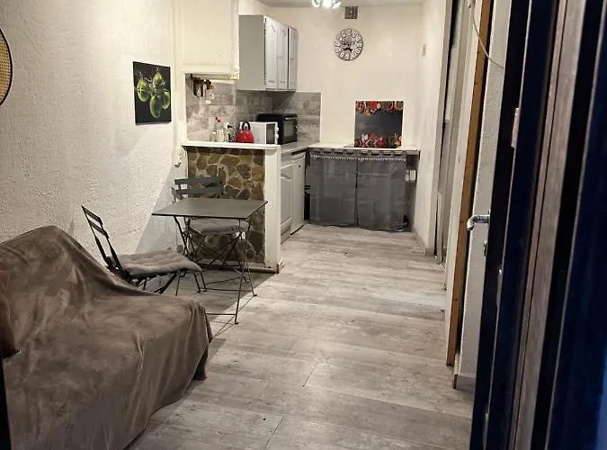 Appartement Centre Ville De Sete, Meuble, Climatise A 5 Minutes Des Plages